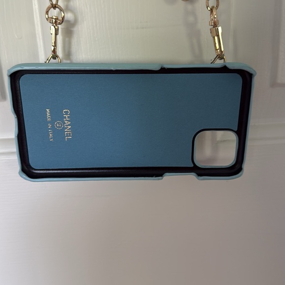 CC Iphone and Wallet on a Chain - Picture 2 of 6